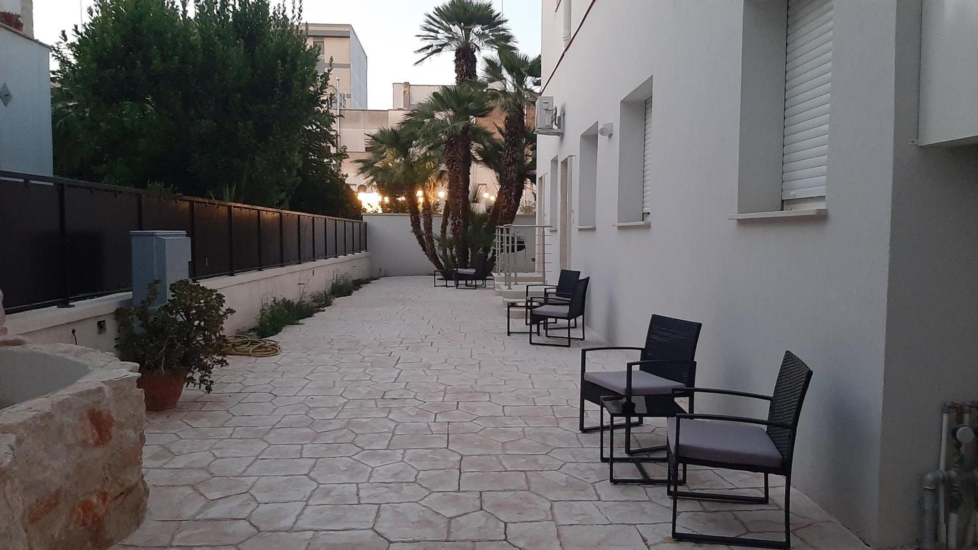 Apartment Elegante Bilocale Con Giardino